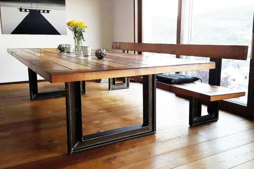 Tisch und Bank aus alter Eich mit Eisenbahnschienen