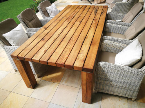 Gartentisch aus Eiche