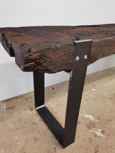 Möbel aus Eiche und Stahl